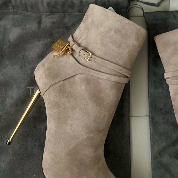 Tom Ford Padlock Pointed Toe Heel bootie - Picture 13 of 16